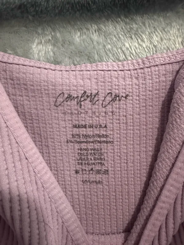 Comfort Cove Clothing Light Purple Ribbed V-Neck Cropped Tank Top - Image 3