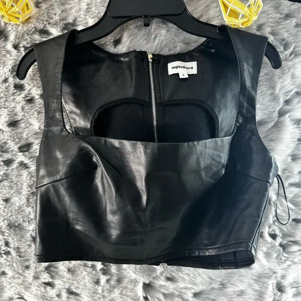 1003. Superdown small nwot keilani cropped fit faux top - Image 3