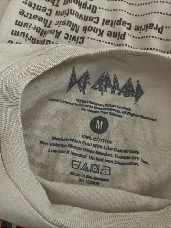 Def Leppard Concert T-Shirt Size Medium - Image 3