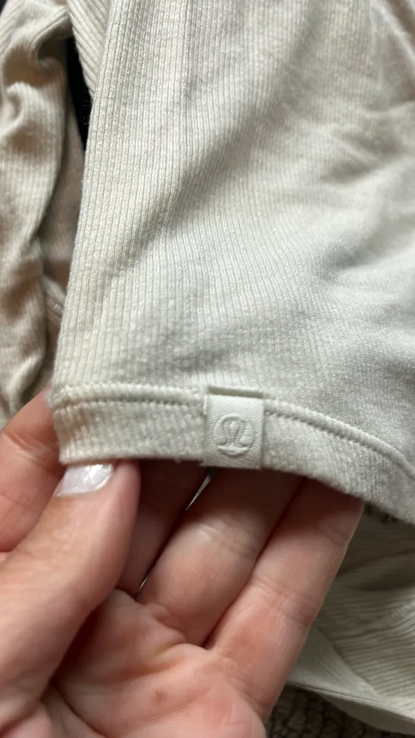 Lululemon Cropped Long Sleeve - Image 4
