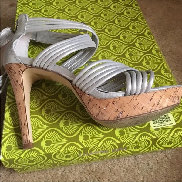 Vintage Gianni Bini silver Strappy Heels for Special Occasions - Image 2