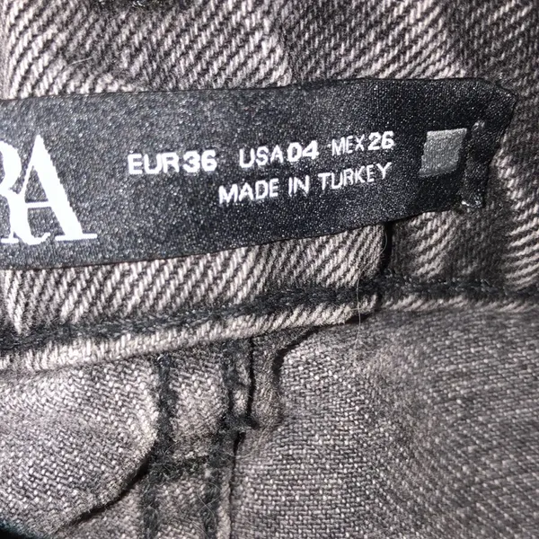 Zara size 4 grey black raw hem high rise jeans - Image 4