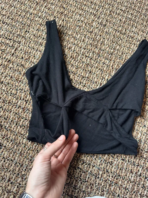 Black crop top with slits on sides - Image 3
