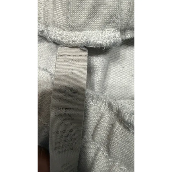 Alo Yoga Womens Heather Grey Accolade Sweat Shorts Size S W5813R - Image 5