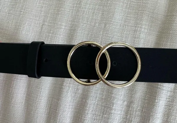 Amazon Black belt with gold hardware - Image 2