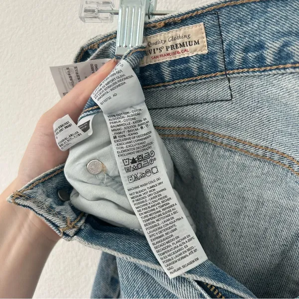 Levi’s Distressed Baggy Boot Cut Jeans - Image 5