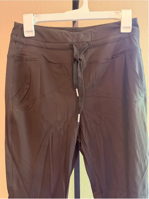 Size M (Petite) Halara High Waisted Drawstring Side Pocket Plain Joggers - Image 5