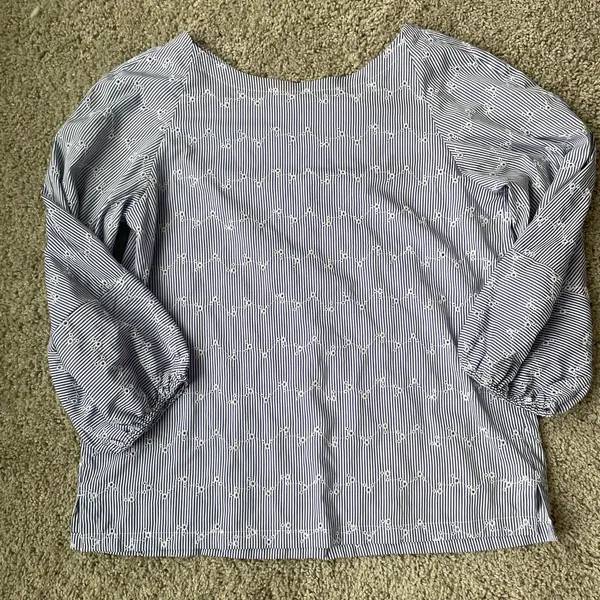 LOFT blue and white striped eyelet blouse Sz Medium - Image 8