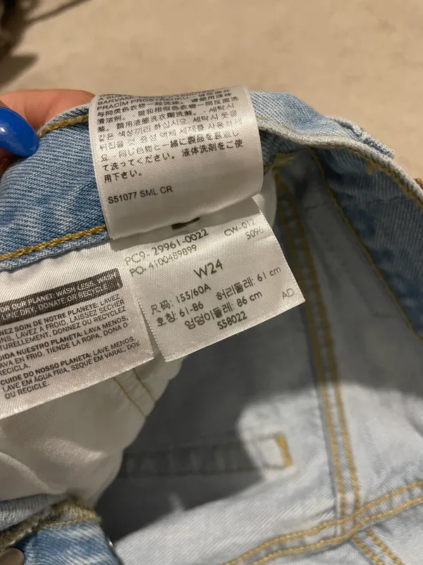 Levi's 501 High-Waisted Shorts - Image 4