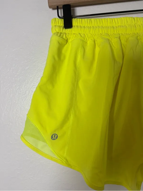 Lululemon Hotty Hot Low-Rise Lined Short 4" Electric Lemon (First Release) - Image 4