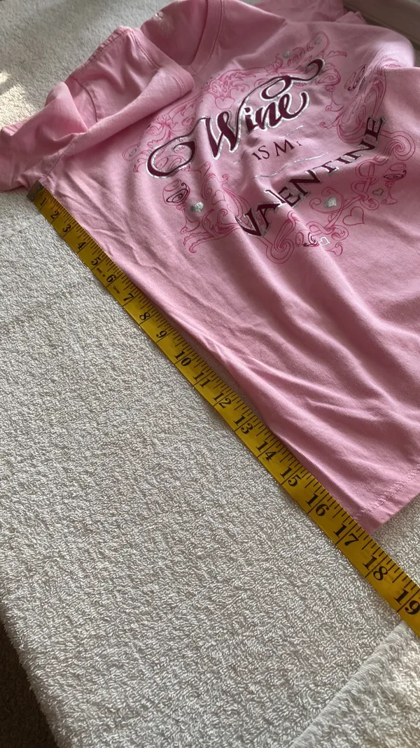 “Wine is my Valentine” T-shirt short sleeve V-neckline hearts/glasses Sz medium - Image 2