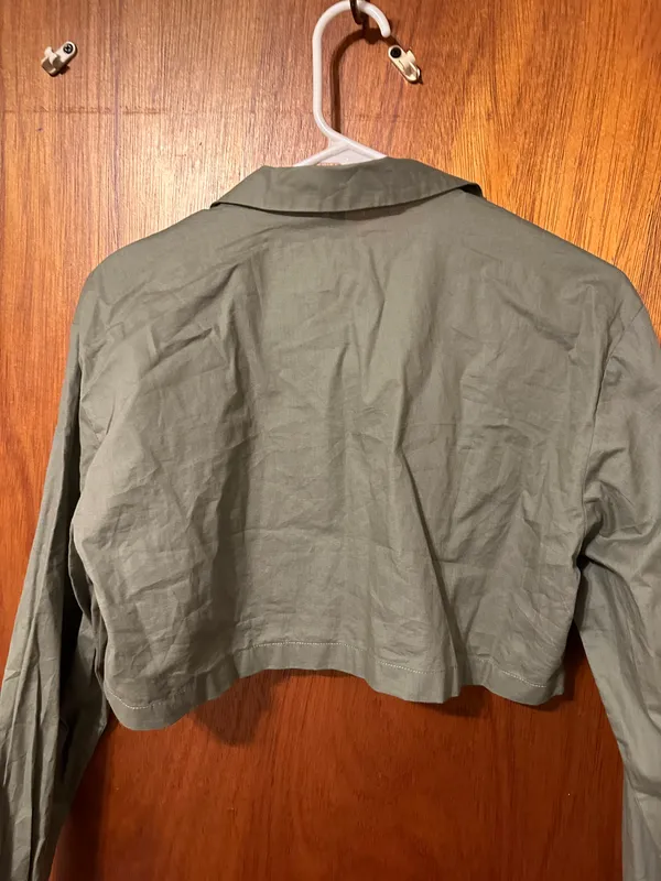 H&M Cropped Shirt - Image 2