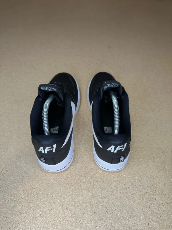 Nike Air Force 1 Low LV8 NBA GS 820438-015 Women’s 8 6.5Y Black White - Image 3