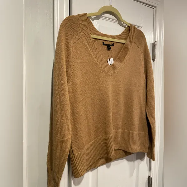 NWT Banana Republic Size S Tan Camel V Neck Long Sleeve Soft Pullover Sweater - Image 4