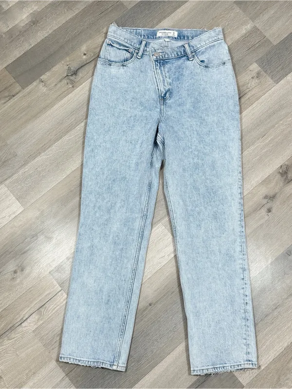 Abercrombie & Fitch 90s‎ Straight High Rise Crossover Jeans Stone Wash Blue 8 - Image 4