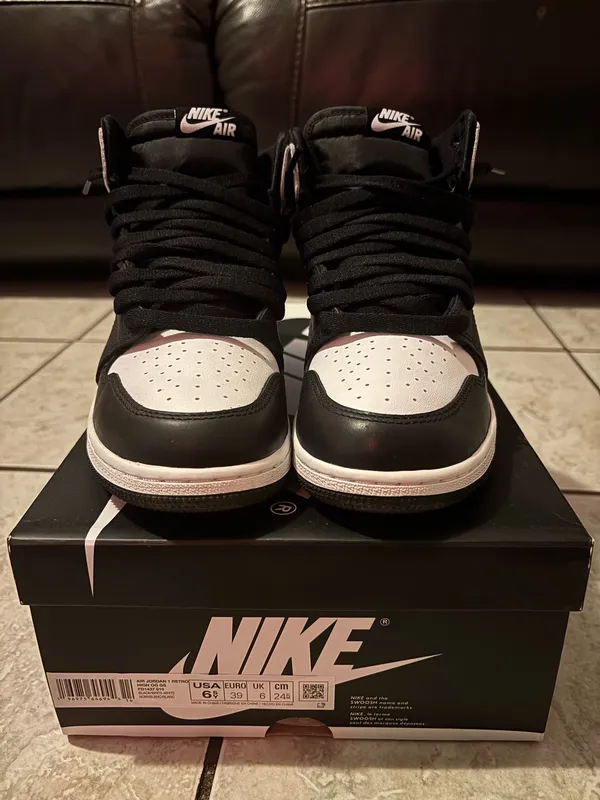 Nike Jordan 1 High top black/white - Image 2