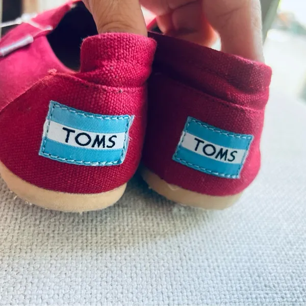 TOMS Shoes Classic Canvas Slip On in Red Size W7 - Image 3