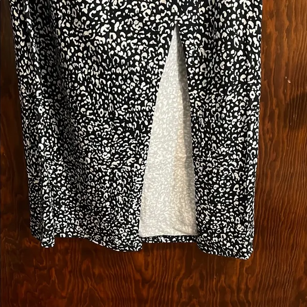 EUC Women’s O'Neill Black and White Strapless Sheath Midi Dress Size L - Image 4
