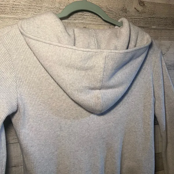 Brandy Melville grey ribbed cropped hoodie - Image 8
