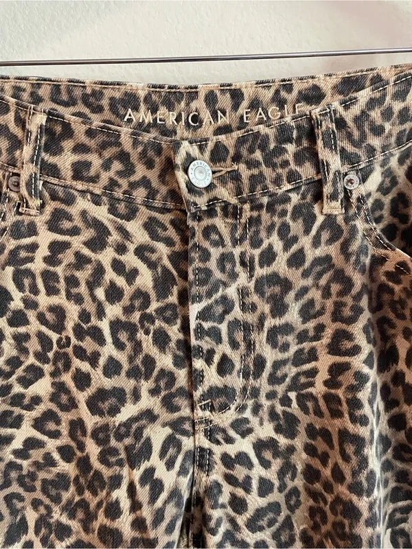 AE Animal Print Low-Rise Ultra Wide-Leg Pant Size 8R - Image 4