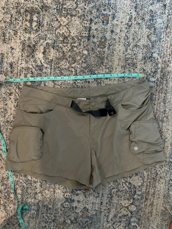 Columbia Sportswear Company Women's Green Cargo Hiking Shorts with Built-In Belt - Image 5