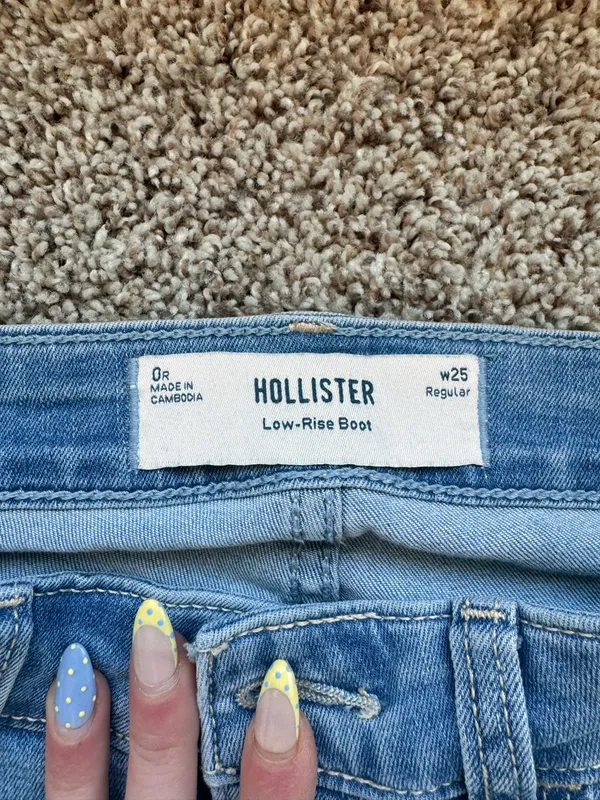 Hollister Low-Rise Bootcut Jeans - Image 2