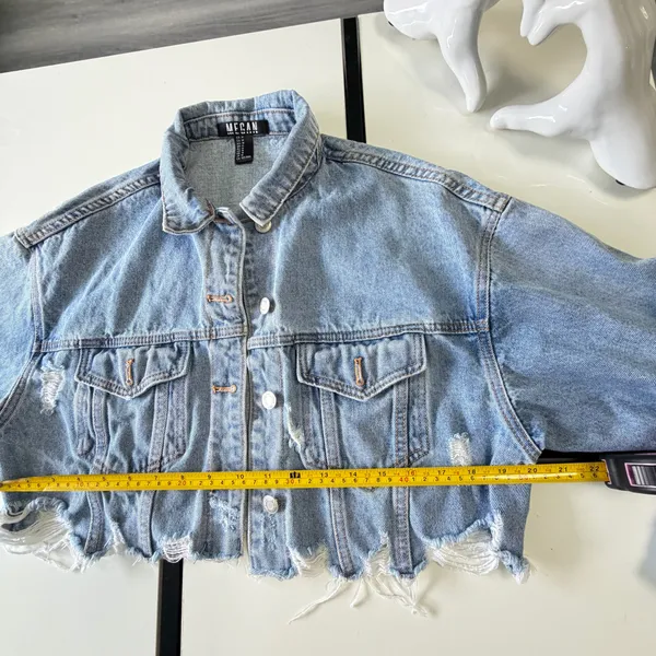 Meghan LA Women’s Cropped Distressed Denim Jacket – Size M 💙✨ - Image 13