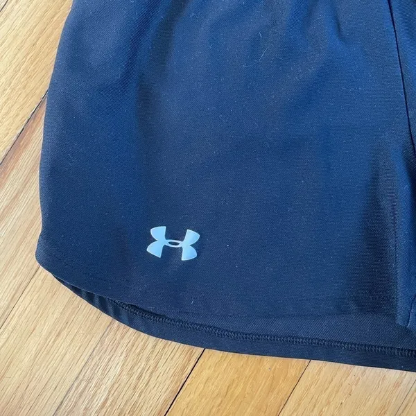 Under Armour Shorts size small semi fitted black - Image 3