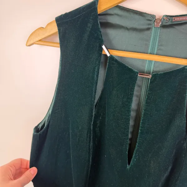 Elie Tahari Green Velvet Sheath‎ Dress Size 8 Holiday Party Christmas Cocktail - Image 2