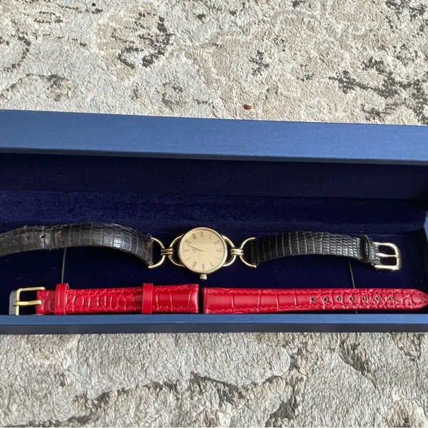 Women’s GUCCI lovely wrist watch❤️💛🖤 - Image 14