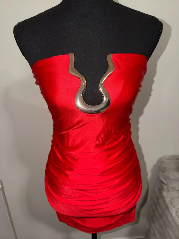 Windsor Strapless Red Ruched Mini Dress with Gold Detailing Size Medium - Image 2
