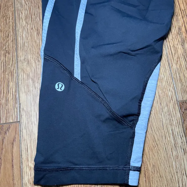 Lululemon Run Inspire Crop Leggings Black Gray Cloud Waist Reflective Size 12 - Image 4