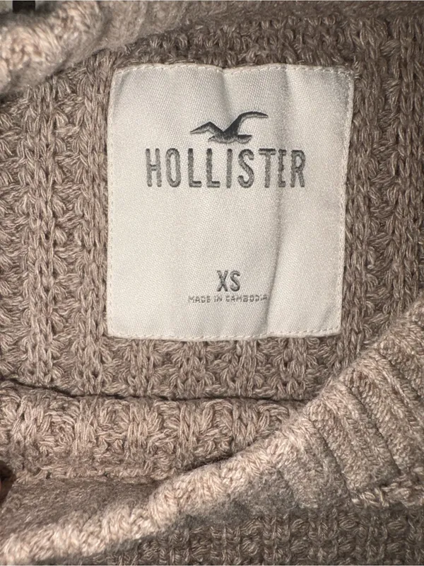 Hollister Women's Taupe Crewneck Cable Knit Sweater - Image 2