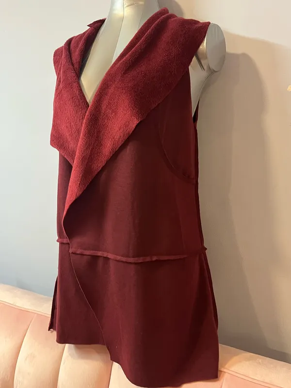 Altar'd State Burgundy Faux Fur Hooded Vest Sleeveless Open Cardigan Size M NWT - Image 4