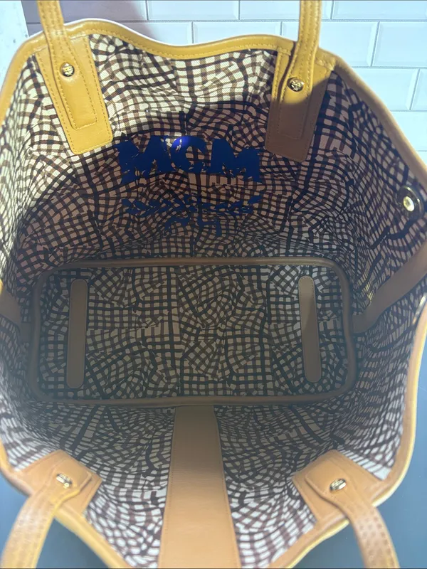 MCM Reversible Liz Shopper in Visetos - Image 10