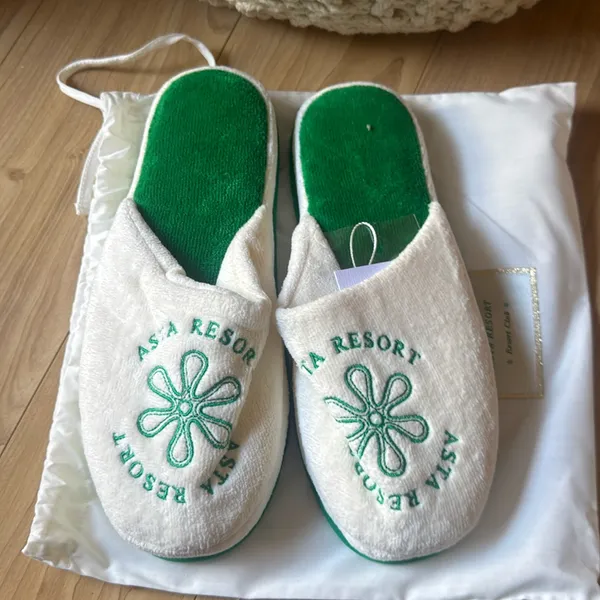 Asta Resort Slippers Size 7 - Image 2