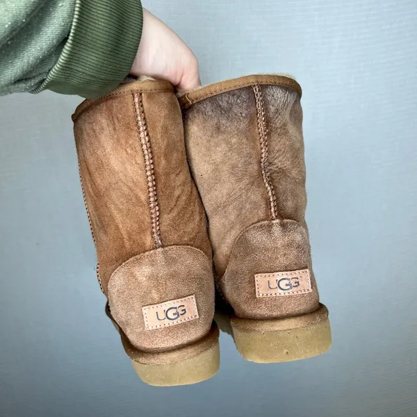 UGG Classic Short Chestnut Suede Sheepskin Boots Womens‎ Size 9 5825 - Image 3