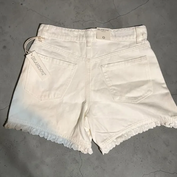 BLANK NYC White Eyelet Lace Trim Denim Shorts Size 25 - Image 2