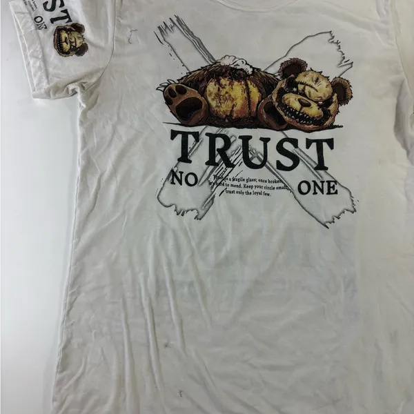 Fresh Laundry White Graphic Tee Size L - Image 2