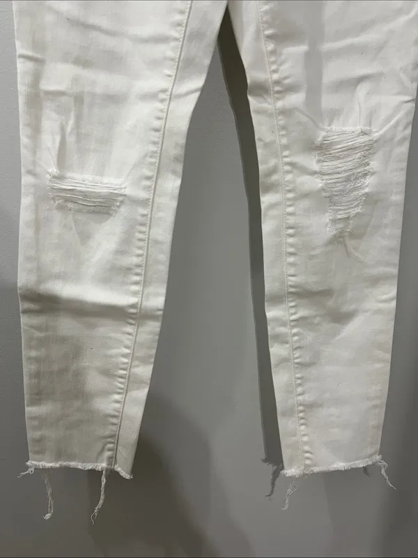 Universal Thread White Distressed Cropped Ankle Jeans - Image 2