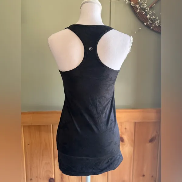 LuluLemon Black Camo Align Tank size 8 (per measurement) - Image 4