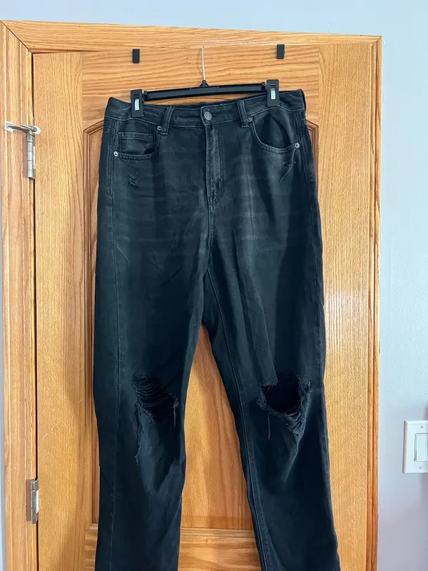 American Eagle Strigid Mom Jeans Black - Image 2