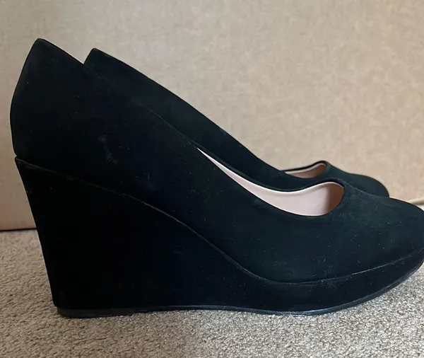 Black “suede” platform heels. Size 9 - Image 2