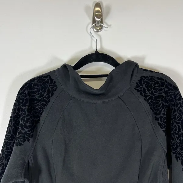 Lululemon‎ Women's Floral Flock Pullover Black Mock Neck Sweatshirt Back Size 10 - Image 2