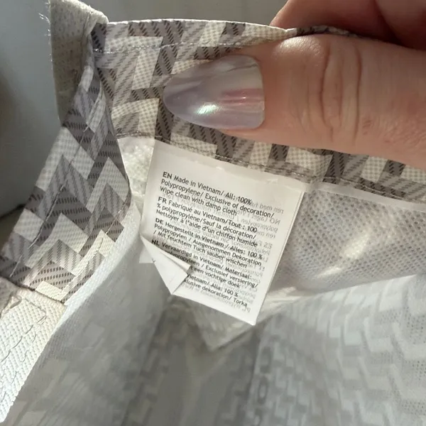Lululemon Gray & White Chevron Tote Bag - Image 4
