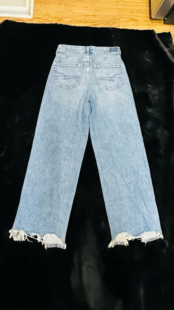 American Eagle Super High Rise Baggy Wide Leg Jeans – Light Wash - Image 12