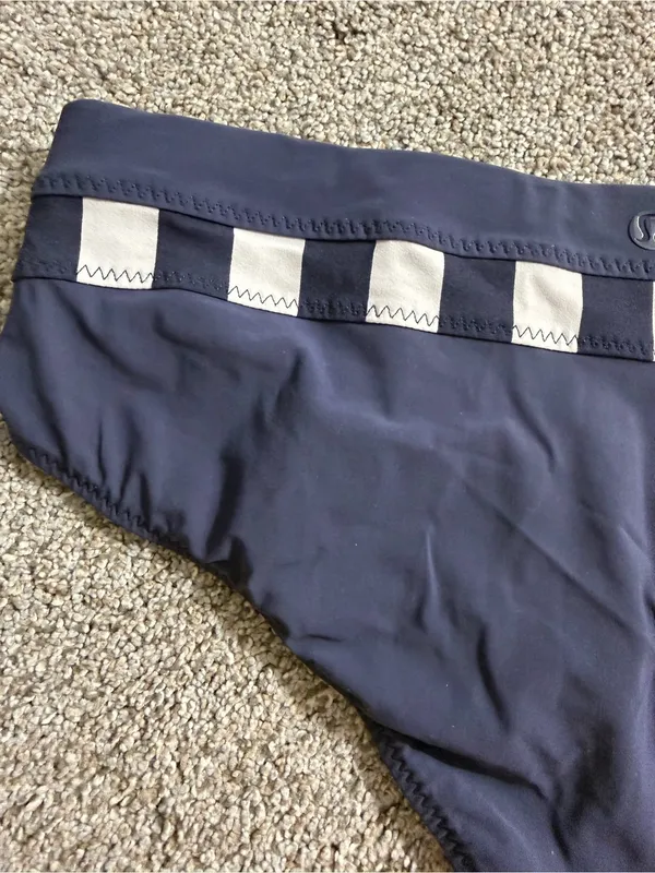 Lululemon Shanti Surf Hipster Steep Stripe Printed Cadet Blue Size 6 Bottom ONLY - Image 12