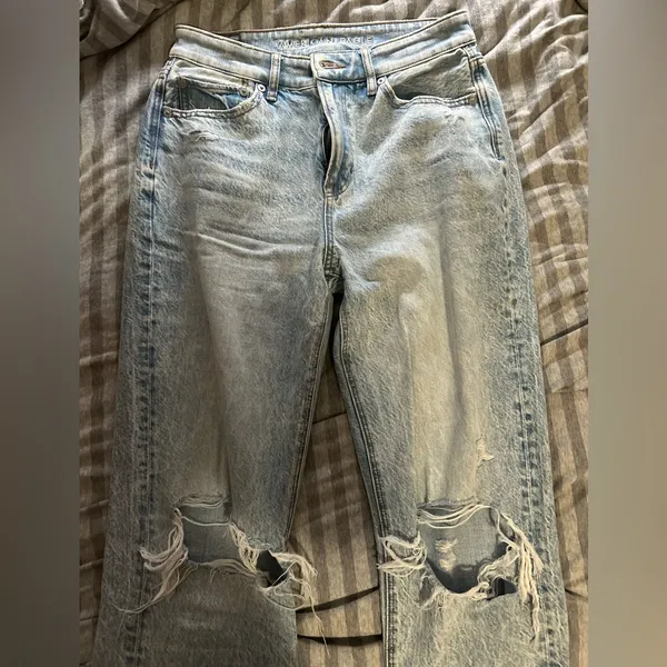 American Eagle Outfitters Light Wash 90s Boyfriend Jeans - Image 2