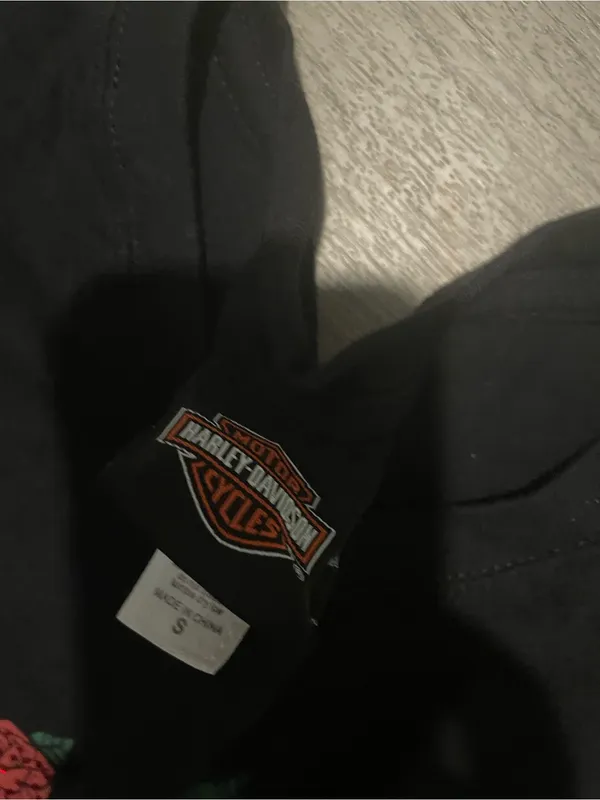 Harley-Davidson Black Tee with Red Rose Graphic - Image 3