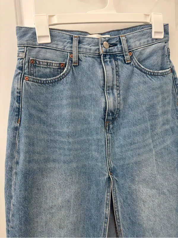 Aritzia denim forum the ‘90s halle denim skirt midi - Image 4